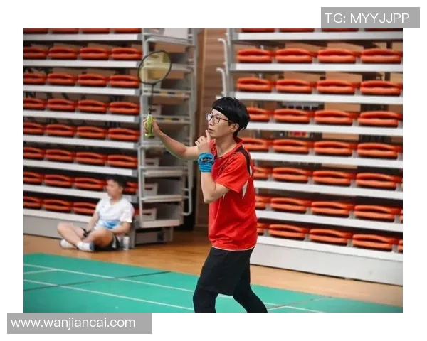 羽毛球灵活性大比拼成都羽毛球队荣获第三名背后的故事与启示